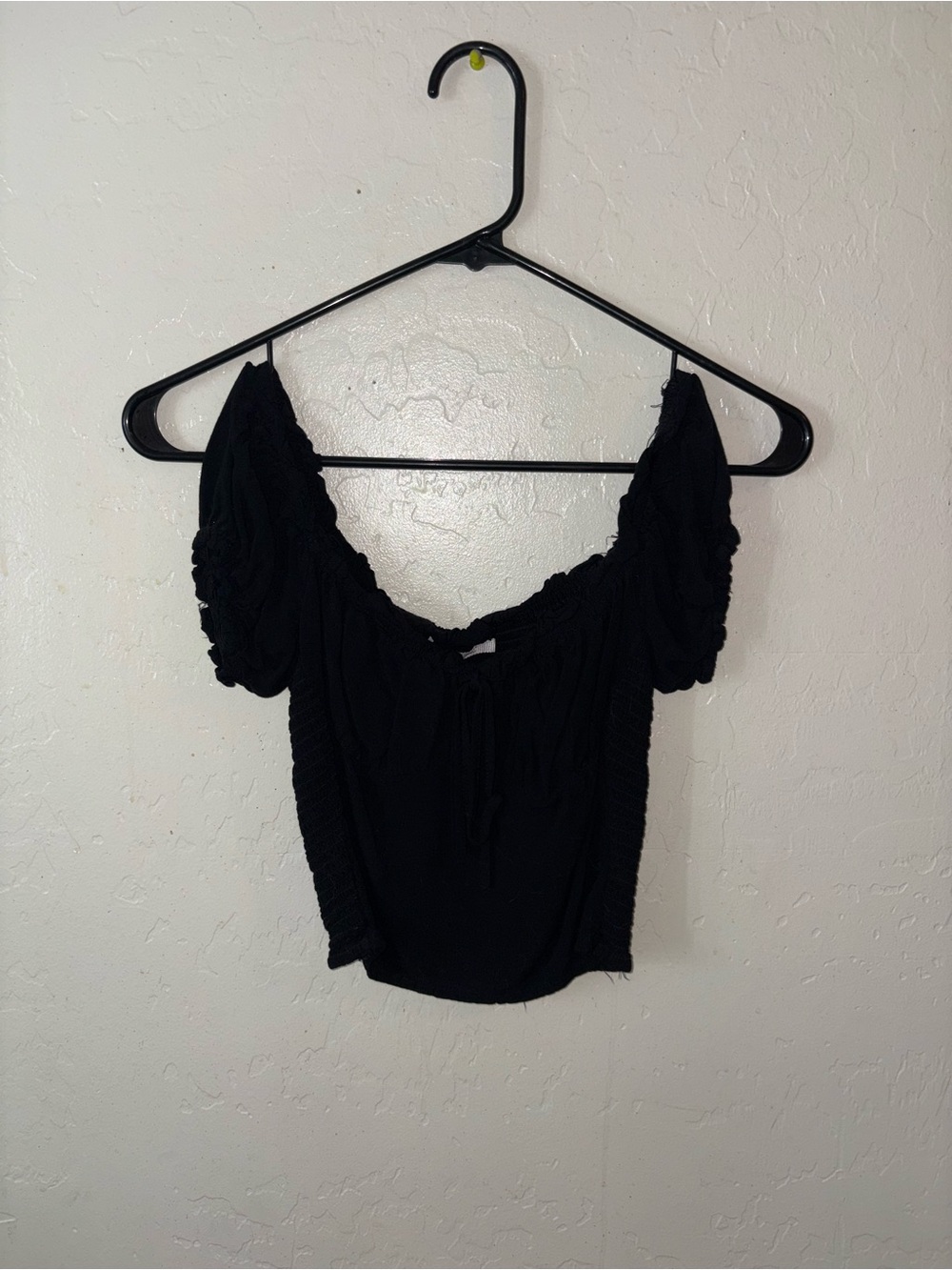 Love Tree Black Puff-Sleeve Cropped Top